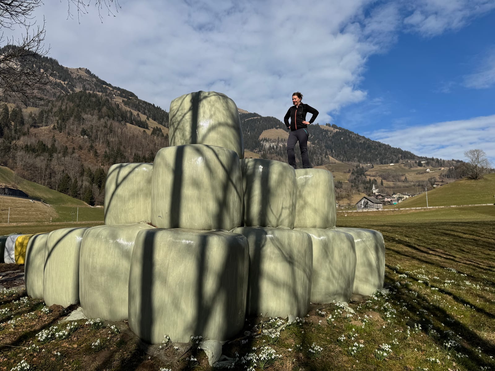 [REAL PHOTOGRAPHY] — A bench above the Röstigraben
